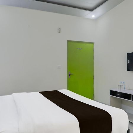 Super Hotel O Banthara Near Airport Banthra Sikandarpur Экстерьер фото
