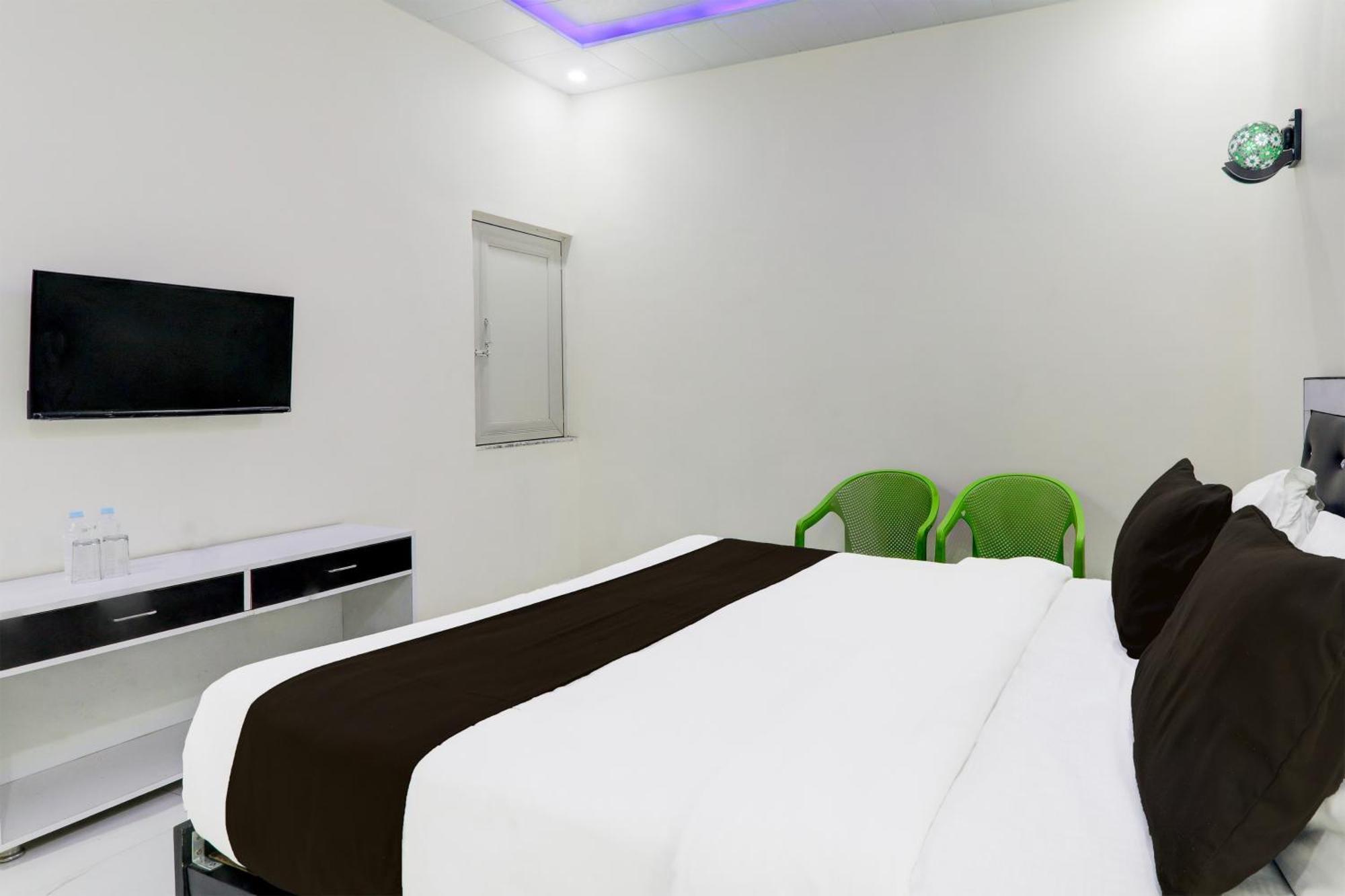 Super Hotel O Banthara Near Airport Banthra Sikandarpur Экстерьер фото