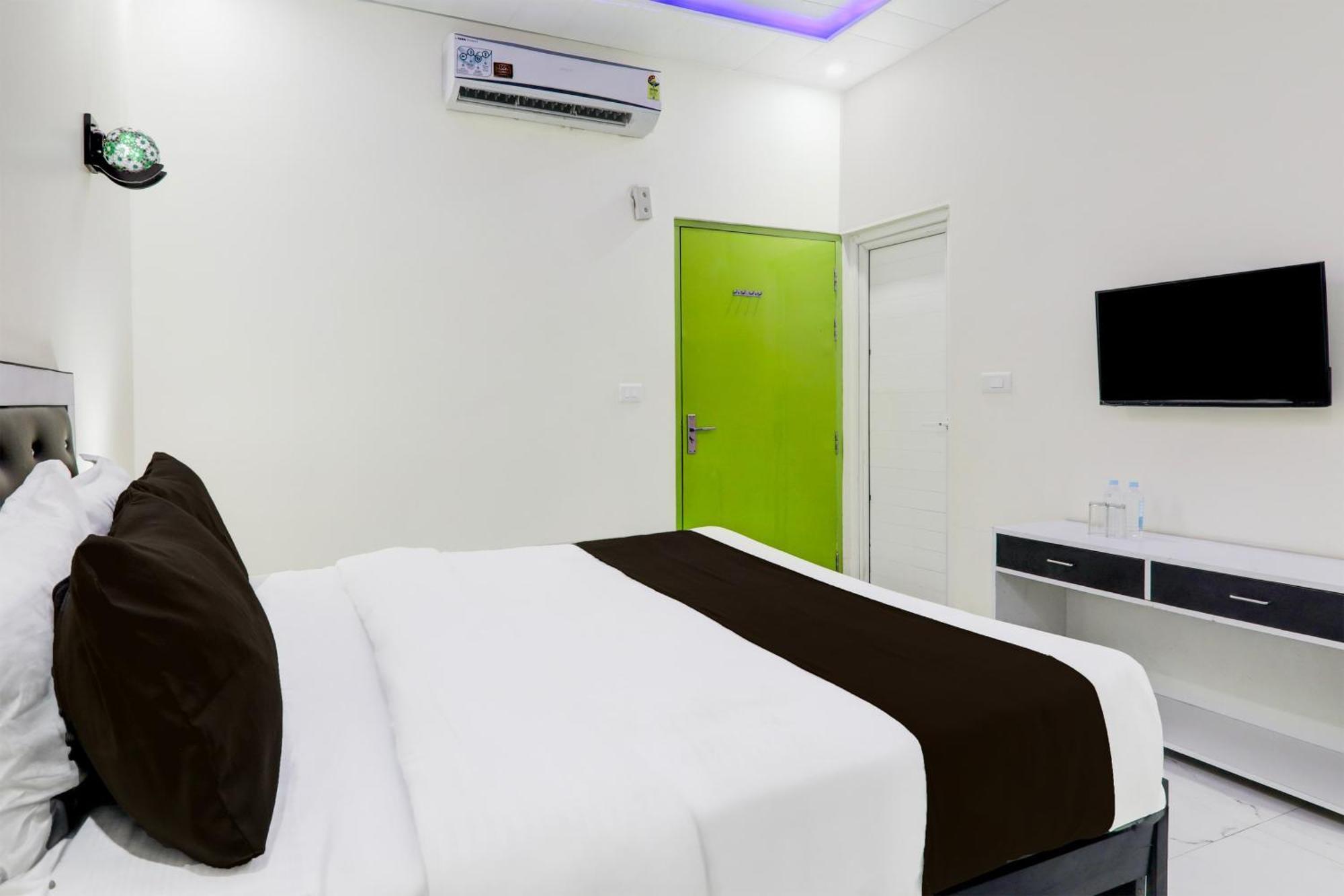 Super Hotel O Banthara Near Airport Banthra Sikandarpur Экстерьер фото