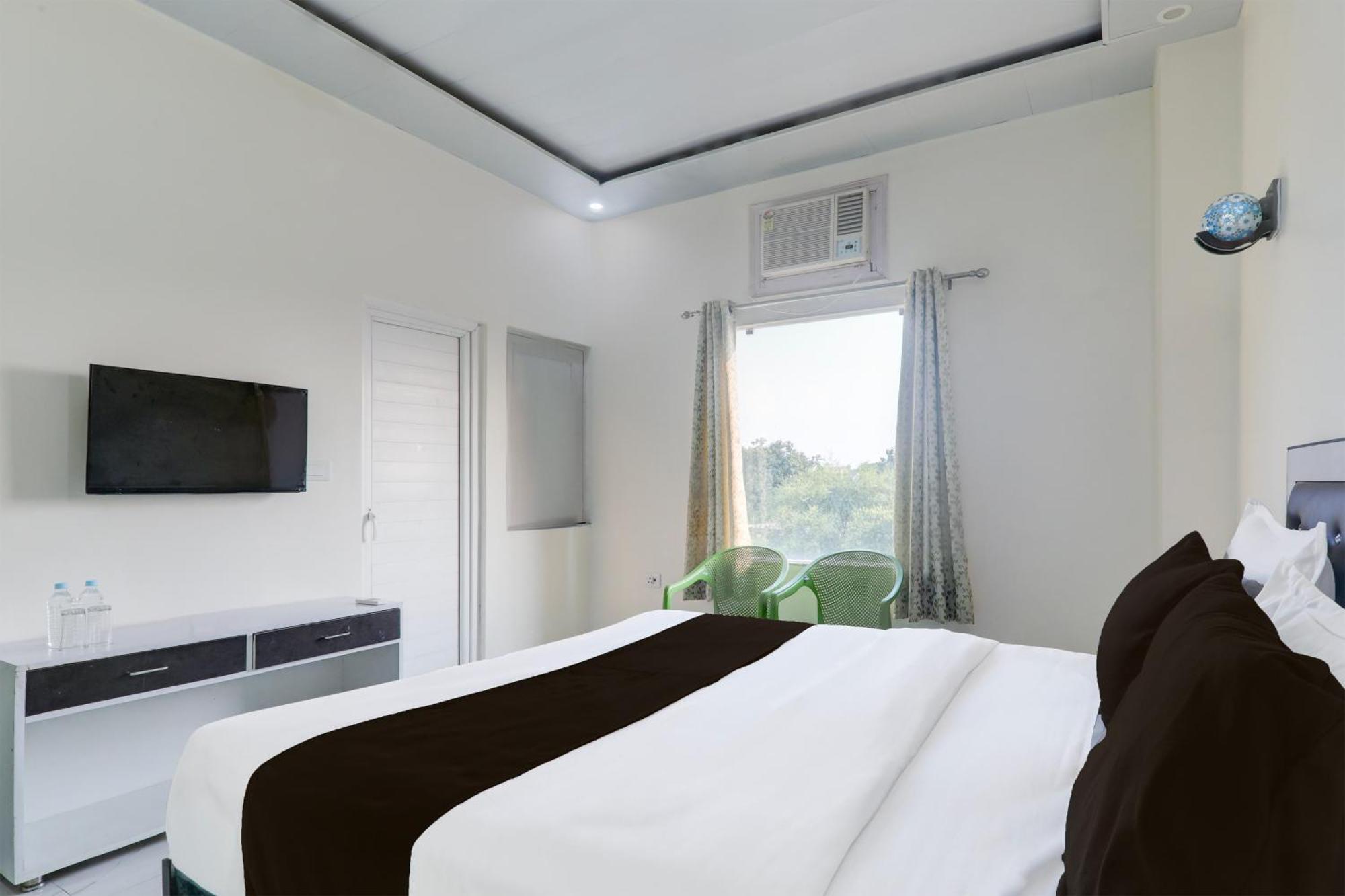 Super Hotel O Banthara Near Airport Banthra Sikandarpur Экстерьер фото