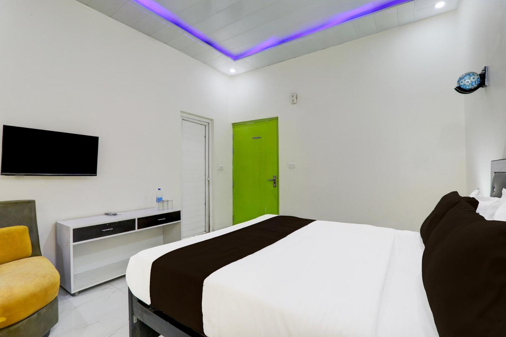 Super Hotel O Banthara Near Airport Banthra Sikandarpur Экстерьер фото