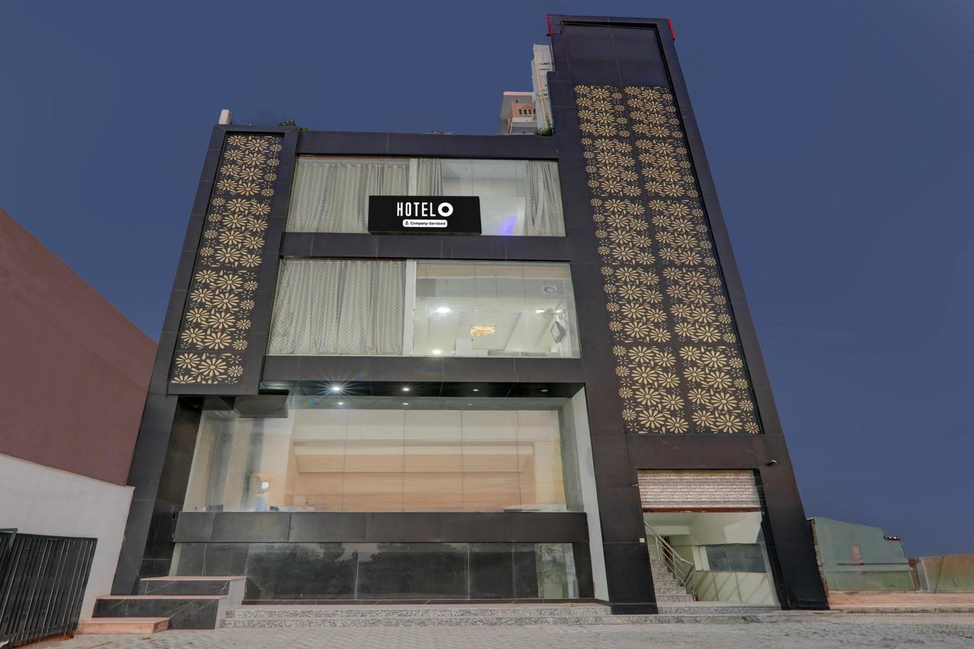 Super Hotel O Banthara Near Airport Banthra Sikandarpur Экстерьер фото